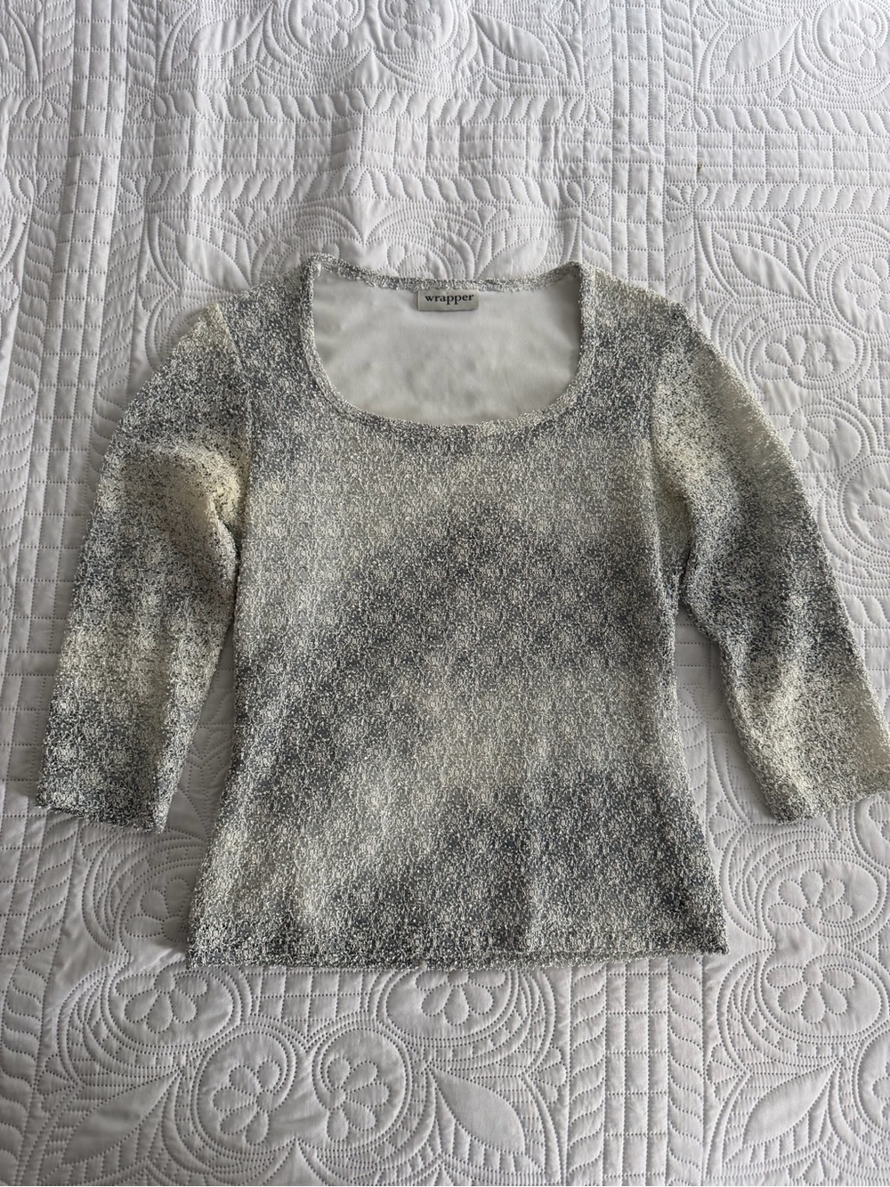 Vintage Wrapper Silver and Cream Scoop Neck Textured 3/4 Sleeve Sweater Medium